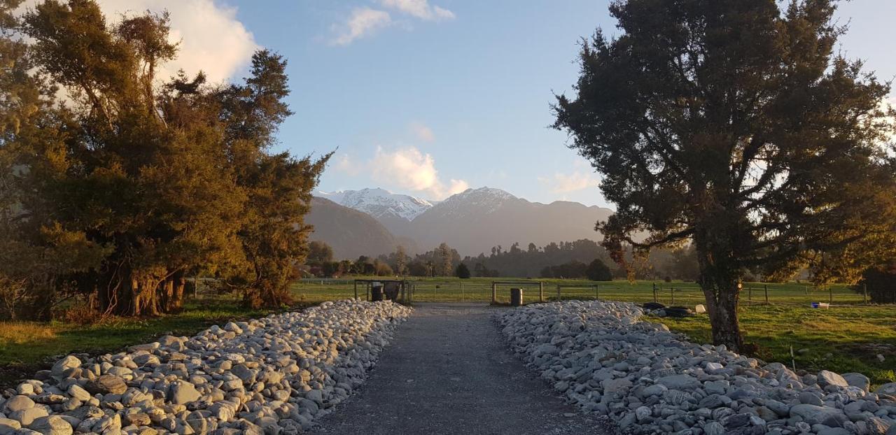 Cosy Cabin In The Paddocks - Breakfast Included Franz Josef Esterno foto